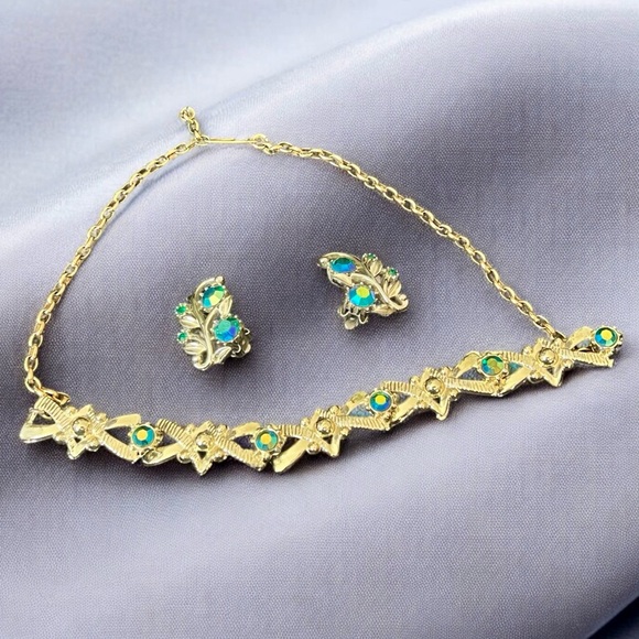 Vintage Mid-20th Century CORO Iridescent Rhinestone Jewelry Set - Picture 6 of 7